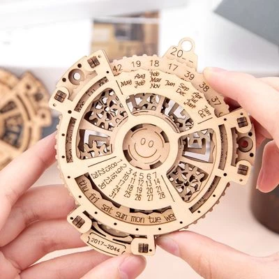 Brightake DIY Holz 3D Puzzle Zusammengesetztes Spielzeug Selbst Montage Mechanische Kalender Holz Getriebe Modell 6 Brightake DIY Holz 3D Puzzle Zusammengesetztes Spielzeug Selbst Montage Mechanische Kalender Holz Getriebe Modell – Bild 4